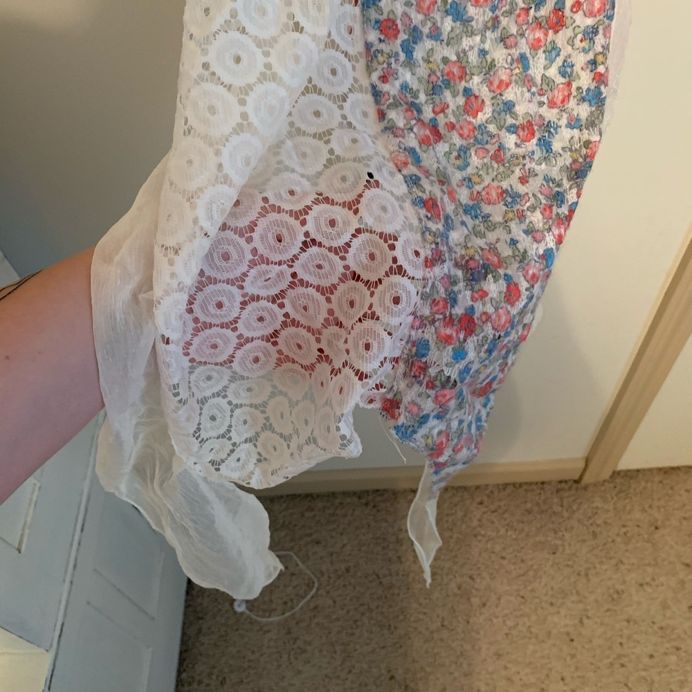 The buckle floral scarf
